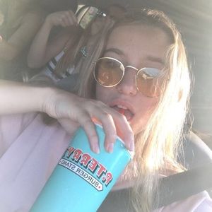 Meet your Posher, Libby